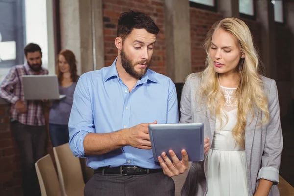 Collega's bespreken — Stockfoto