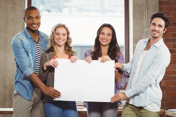 Geschäftsleute mit Werbetafel — Stockfoto