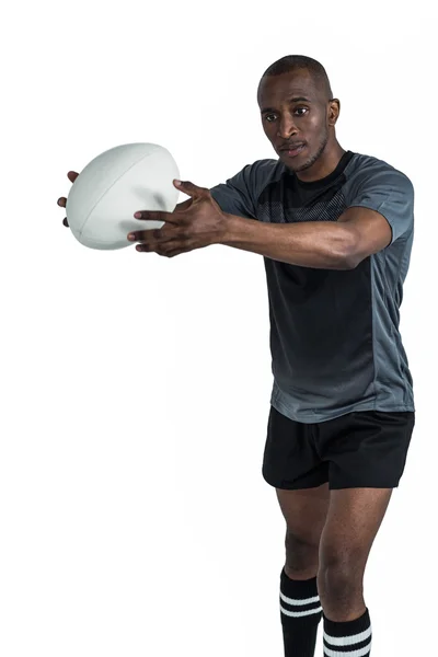 Rugby topu atmak için atlet konum — Stok fotoğraf