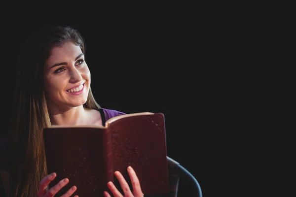 Woman praying with her bible — Stock Photo, Image