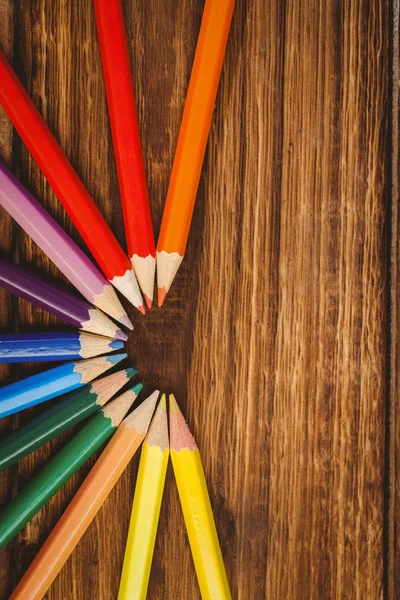 Kleur potloden op Bureau in cirkel vorm — Stockfoto