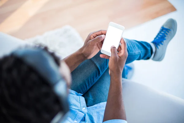 Man holding smartphone — Stock Photo, Image