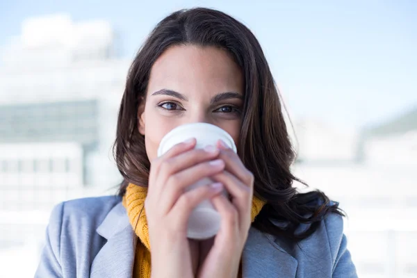 Beautiful brunette drinking coffee — Stock Photo, Image