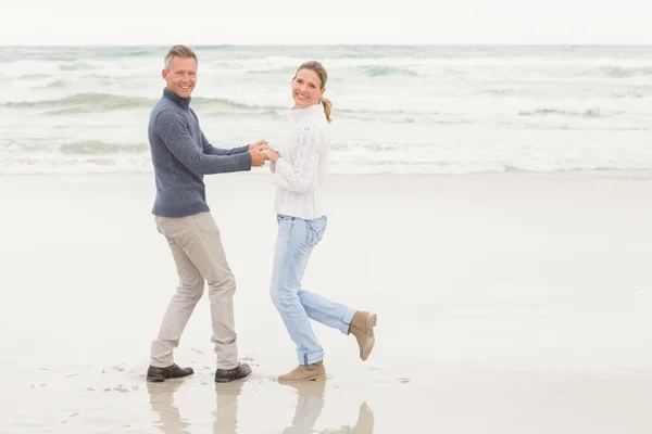 Pareja disfrutando de un buen día — Foto de Stock