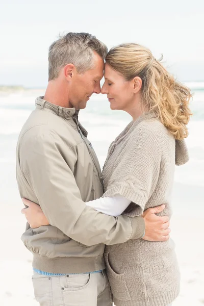Couple standing holding each other — Stock Photo, Image