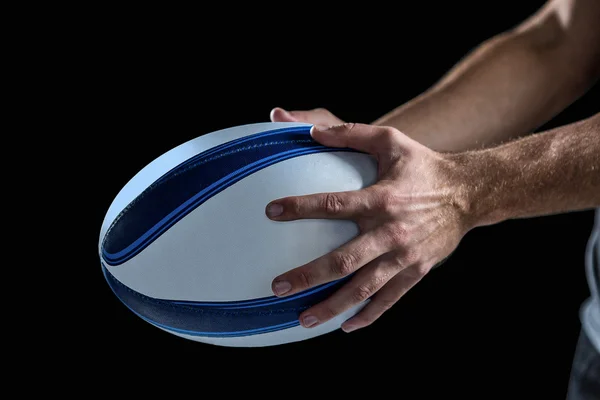 Спортсмен тримає м'яч — стокове фото