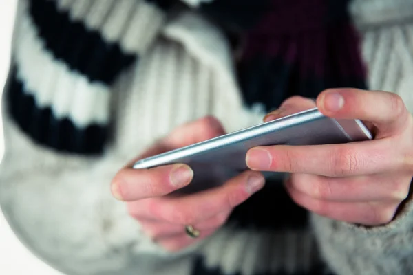 Cute woman using her smartphone — Stock Photo, Image