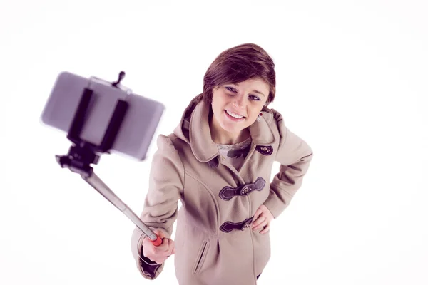 Çekici bir kadın selfie çekiyor. — Stok fotoğraf