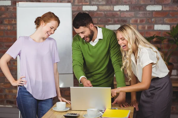 Mensen uit het bedrijfsleven lachen — Stockfoto