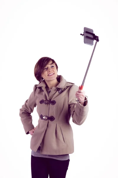 Attraktiv kvinna som tar selfie — Stockfoto