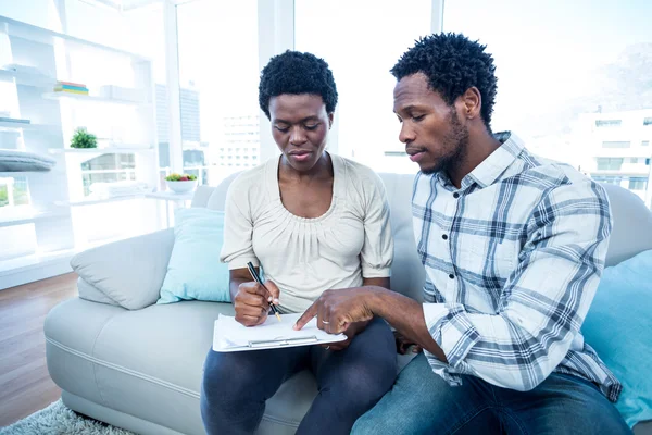 Man talking with pregnant wife — Stock Photo, Image