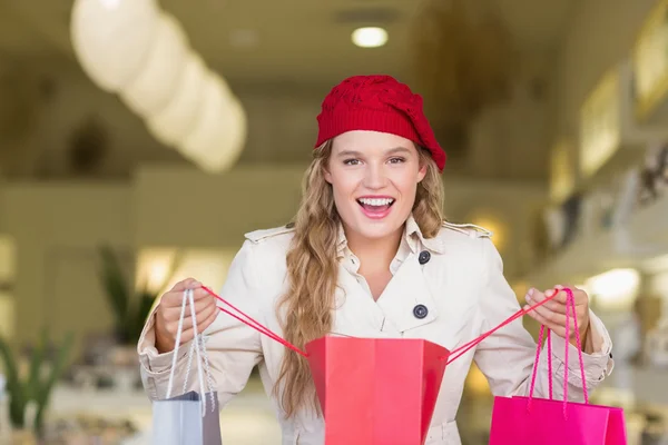 Woman looking into bag at mall — Stock Photo, Image