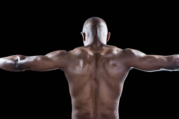 Atleta muscular com os braços estendidos — Fotografia de Stock