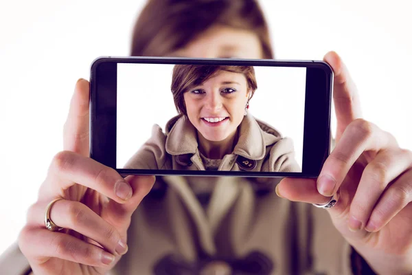 Roztomilá žena pomocí telefonu — Stock fotografie