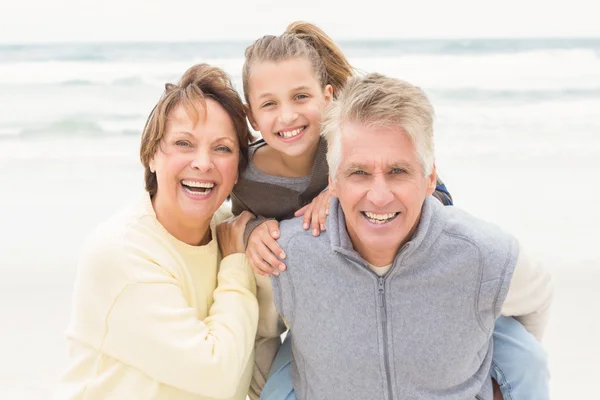 Grand-parents avec leur petite-fille — Photo