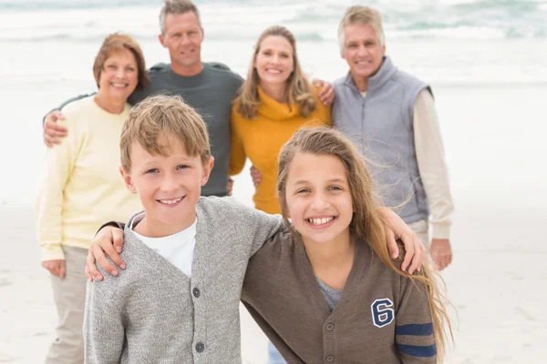 Multi generation familj tillsammans — Stockfoto