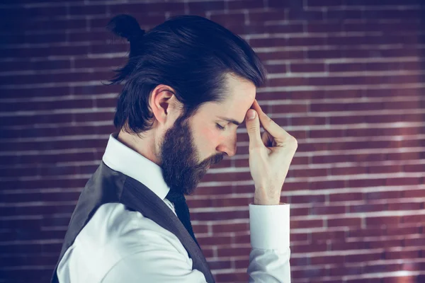 Verdrietig man met hoofd in hand — Stockfoto