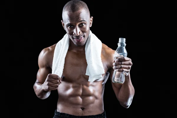 Hombre musculoso con toalla alrededor del cuello — Foto de Stock