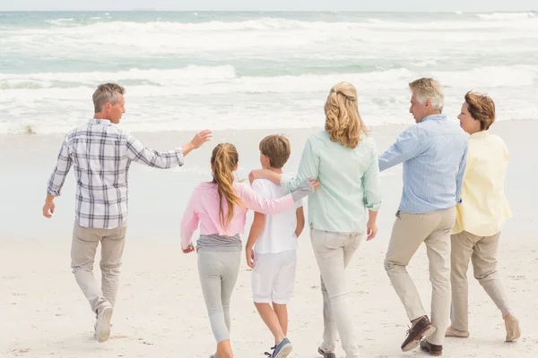 Multi generace rodiny na pláži — Stock fotografie