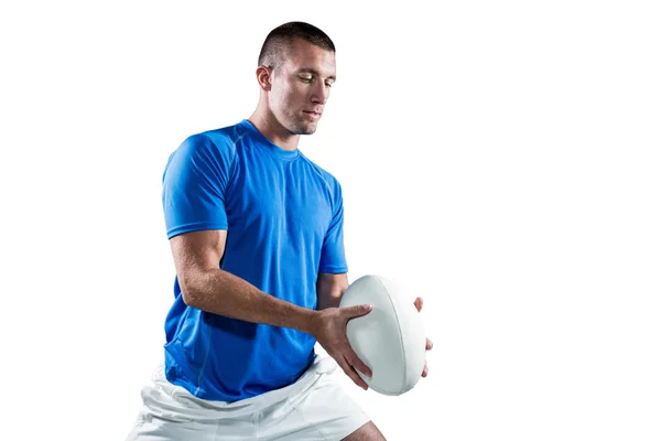 Jogador de rugby segurando bola — Fotografia de Stock