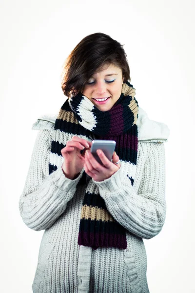 Carino donna utilizzando il suo smartphone — Foto Stock