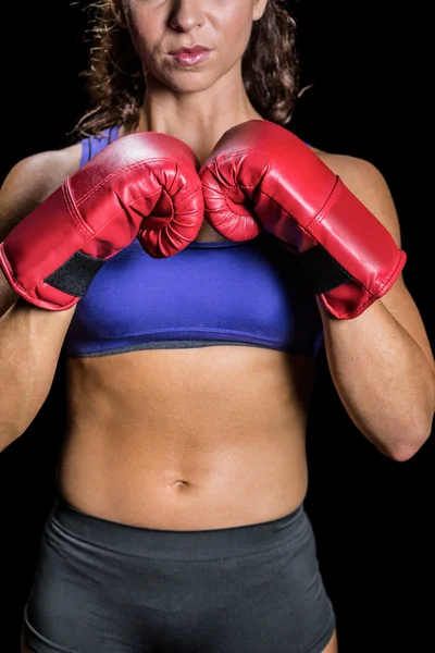 Bránice ženské boxer s bojovými postoj — Stock fotografie