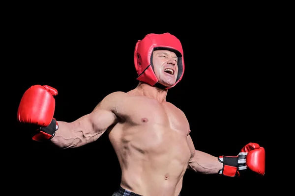 Boxer mit ausgestreckten Armen vor schwarzem Hintergrund — Stockfoto