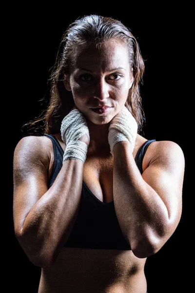 Retrato de atleta sexy con las manos alrededor del cuello —  Fotos de Stock