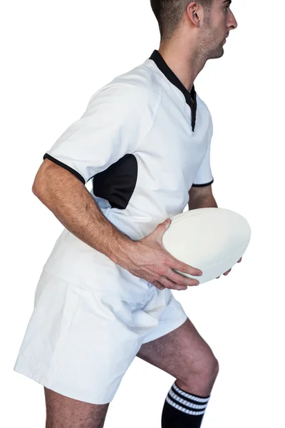 Widok z boku rugby Player trzymając piłkę — Zdjęcie stockowe