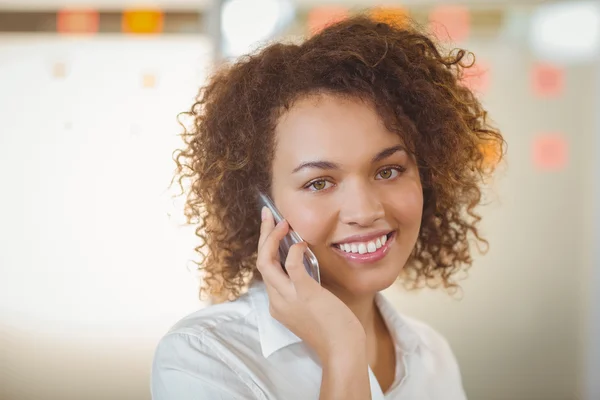 Businesswoman talking on phone — Stock Photo, Image