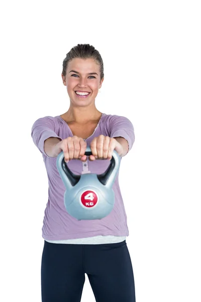 Portret szczęśliwy kobiety ćwiczenia z kettlebell — Zdjęcie stockowe