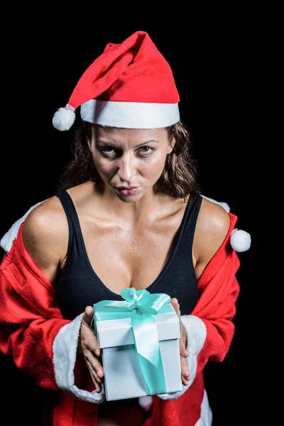 Atleta en traje de Navidad y la celebración de regalo — Foto de Stock