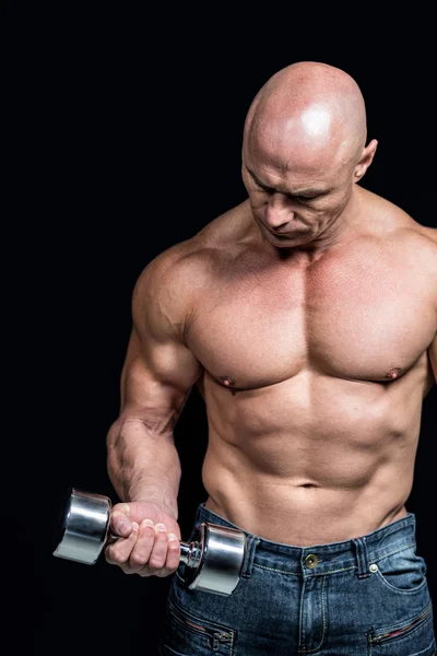 Hombre calvo haciendo ejercicio con pesas — Foto de Stock