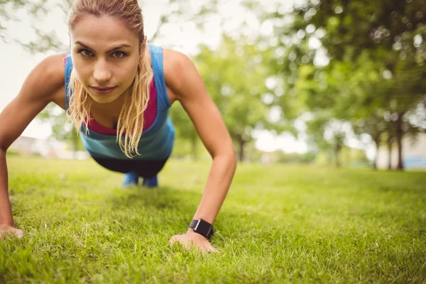 Portrait of woman doing exercise — Stock Photo, Image