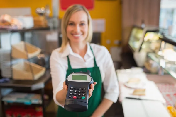 Female shop owner holding credit card reader — Stock Photo, Image