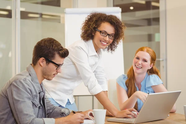 Businesswomen with male colleague — Stock Photo, Image