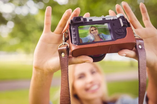 Smiling woman taking self portrait — Stock Photo, Image