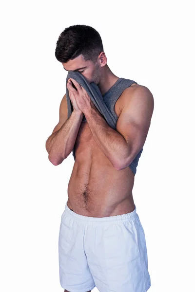 Man wiping his face with shirt — Stock Photo, Image