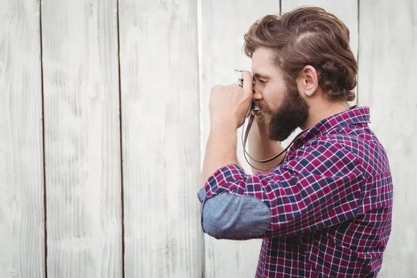Side view of hipster photographing with camera — Stock Photo, Image
