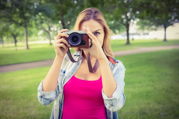 Woman taking picture with camera — Stock Photo, Image