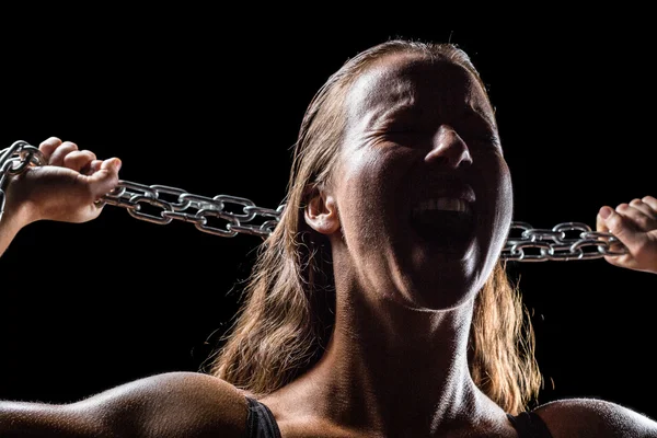 Catena di tenuta atleta femminile arrabbiata — Foto Stock