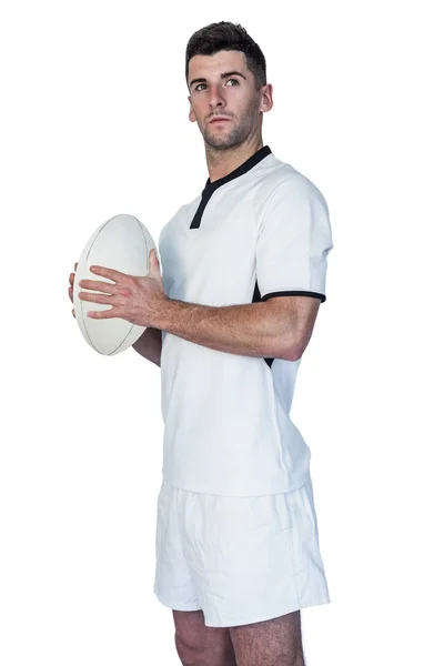 Фокусированный игрок в регби держит мяч — стоковое фото