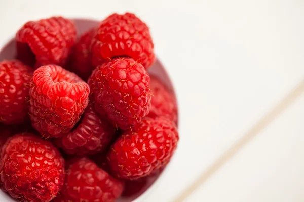 Portion Tasse frische Himbeeren — Stockfoto