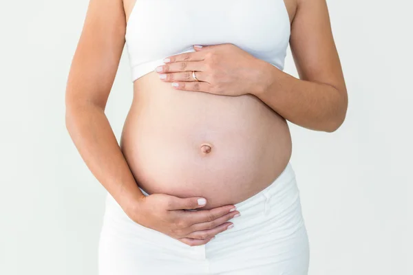 Kobieta w ciąży dotykając brzuch — Zdjęcie stockowe