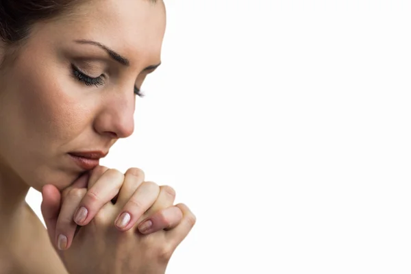 Μεγέθυνση του γυναίκα προσεύχεται με τα μάτια κλειστά — Φωτογραφία Αρχείου