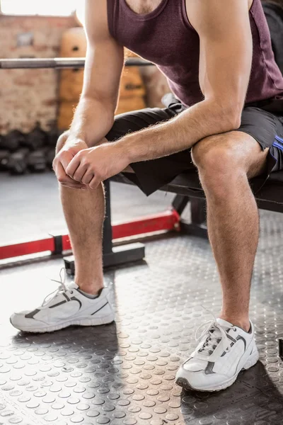 Man sitter på bänken — Stockfoto