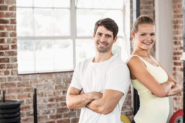 Couple ayant les bras croisés — Photo