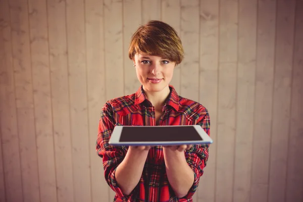 Pretty young woman holding tablet — Stock Photo, Image