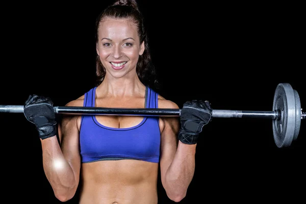 Portrét šťastné ženy zvedání crossfit — Stock fotografie