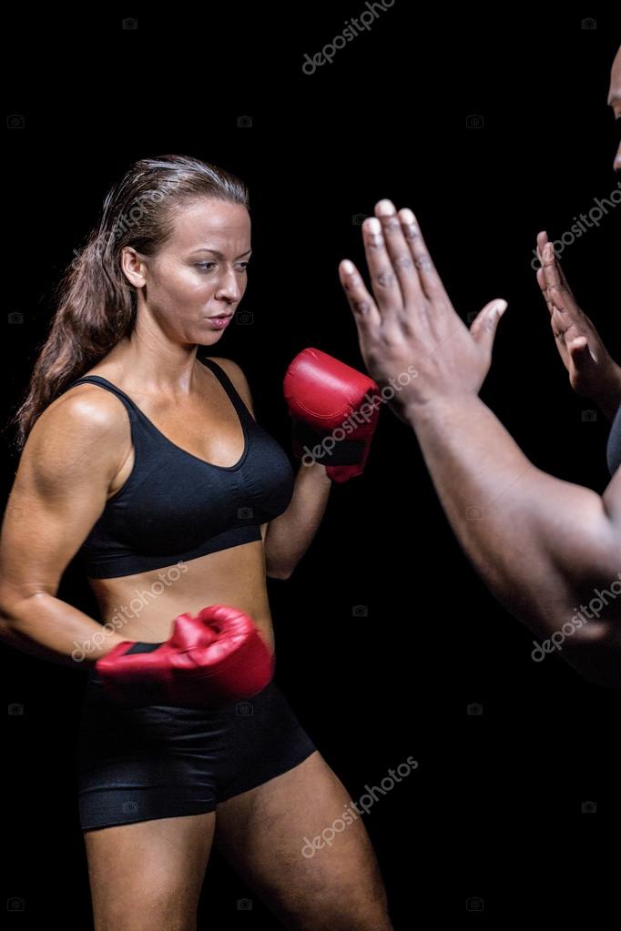 бокс красивые картинки женщины. мужчина бодибилдер моет посуду. тренер для рук. михаил григорян тренер. фото рук тренера.